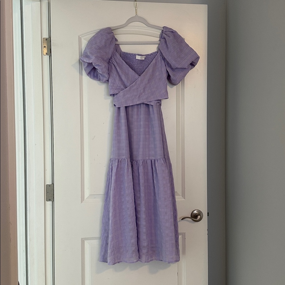 Astr Lilac Puff Sleeve Midi Dress - Picture 2 of 8
